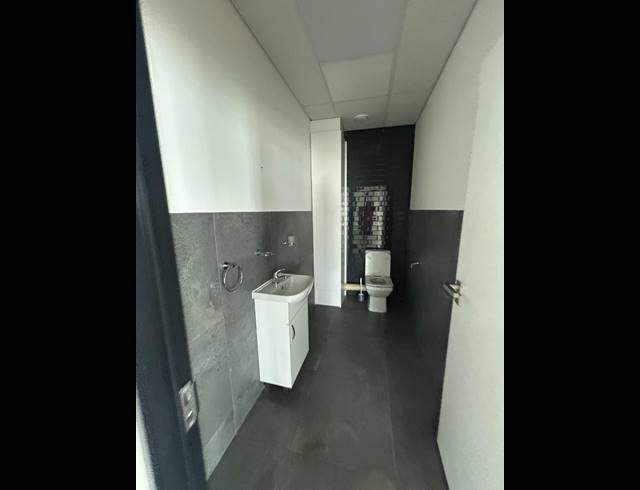 215M² BUILDING TO LET IN CAPE TOWN CITY CENTRE